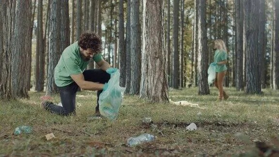 在森林里怎么扔东西才不破坏环境？