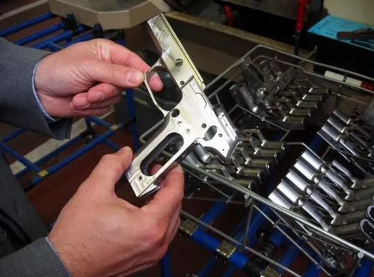 我的世界枪怎么装弹？枪械模组装弹全攻略详解